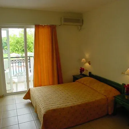 Отель Bella Casita Family Apts 3*